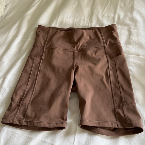 Athleta Ultimate Stash Short - Medium - Picture 1 of 3